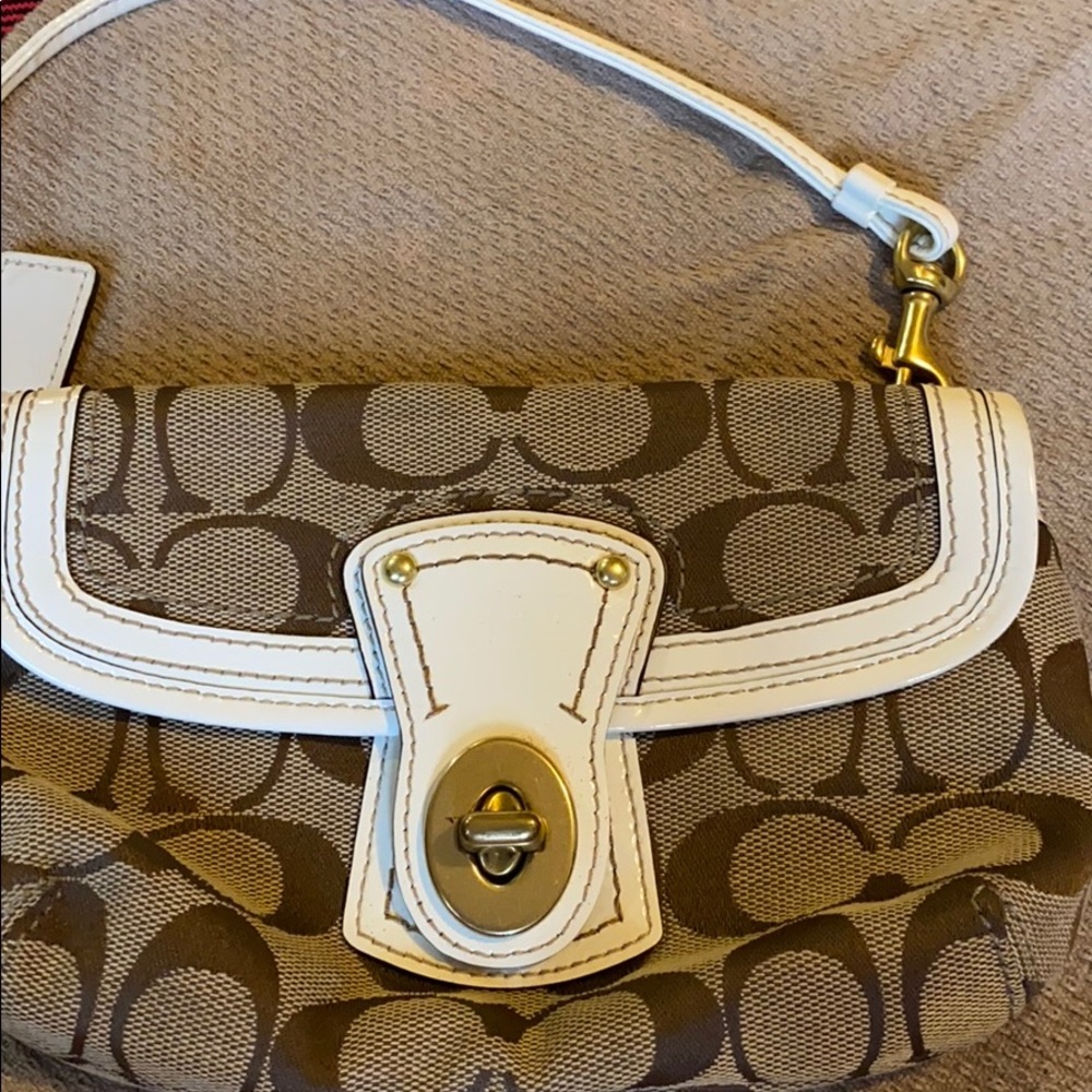 Coach wristlet, barely uses, like new!